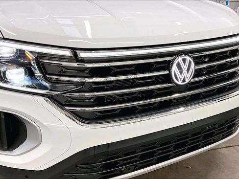 Used 2025 Volkswagen Atlas SE w/ Panoramic Sunroof Package image 32