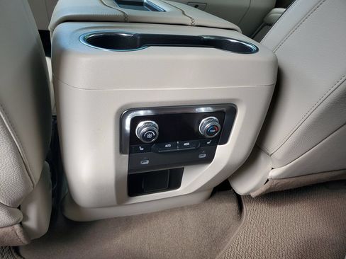 Used 2024 GMC Yukon Denali AWD/4WD image 15