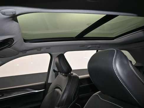 Used 2022 Jeep Grand Cherokee Limited image 11