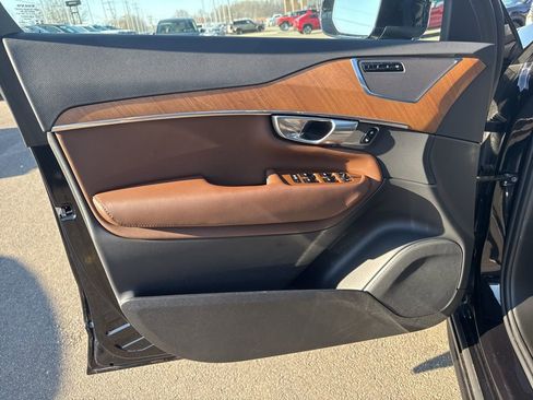 Used 2024 Volvo XC90 B5 Plus w/ Protection Package Premier image 9