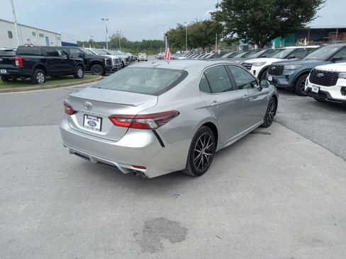 Used 2022 Toyota Camry SE FWD image 7