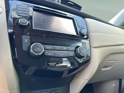 Used 2017 Nissan Rogue SL w/ SL Premium Package image 30