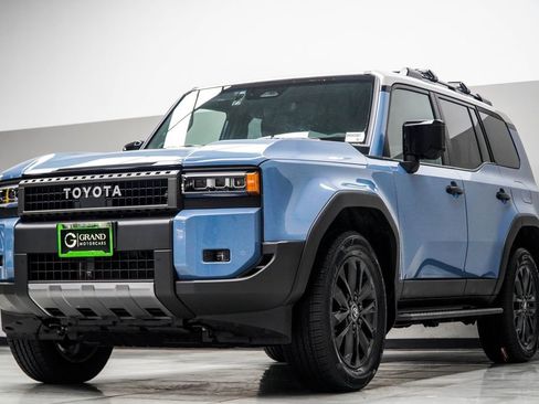 Used 2025 Toyota Land Cruiser w/ Premium Package image 11