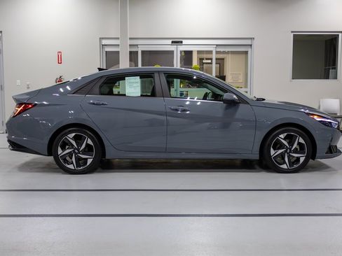 Certified 2022 Hyundai Elantra Limited w/ Cargo Package image 6