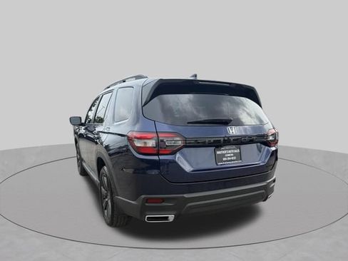 Used 2025 Honda Pilot Sport image 4