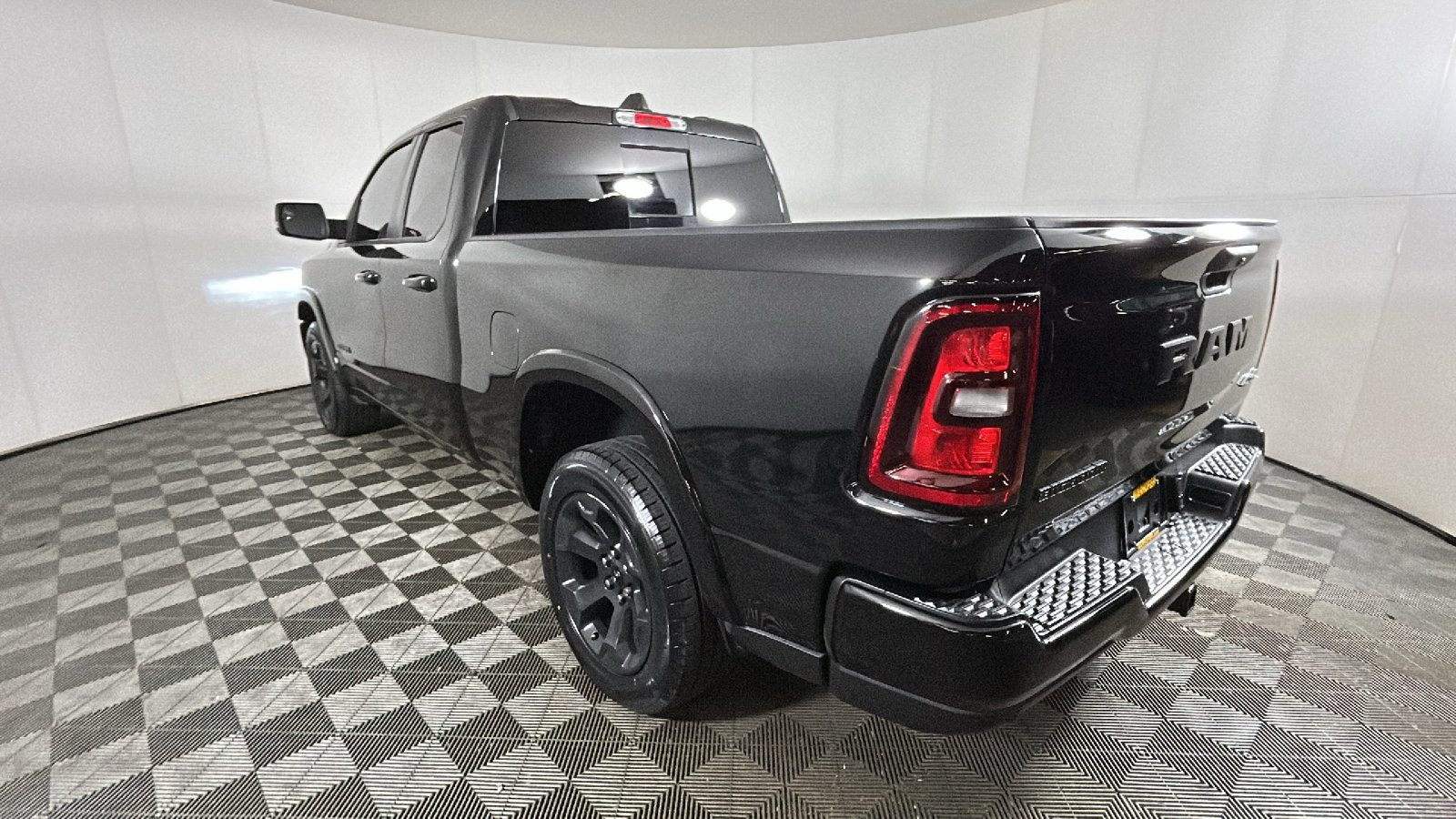 Used 2025 RAM 1500 Big Horn AWD/4WD image 5