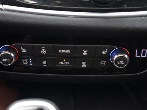 Used 2019 Buick Enclave Avenir w/ Avenir Technology Package AWD/4WD image 10