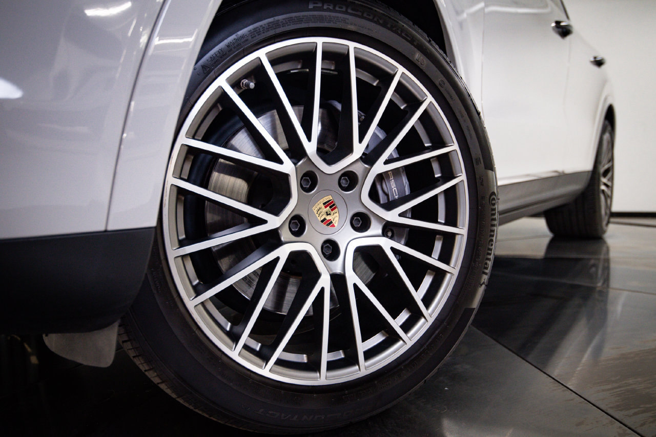 Certified 2023 Porsche Cayenne Platinum Edition AWD/4WD image 12