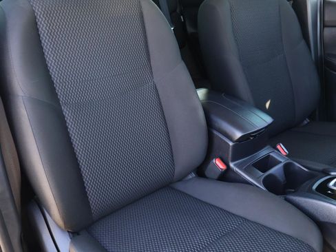 Used 2021 Nissan Rogue Sport S image 16