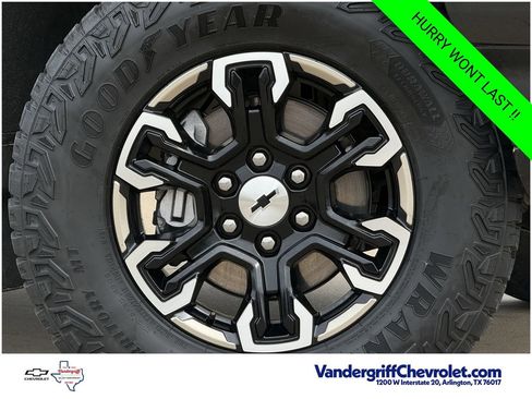Certified 2024 Chevrolet Silverado 1500 ZR2 AWD/4WD image 9