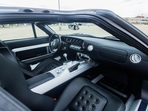 Used 2006 Ford GT RWD image 70