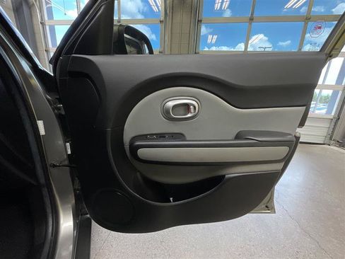 Used 2016 Kia Soul FWD image 24