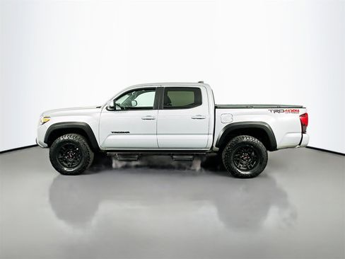 Used 2019 Toyota Tacoma TRD Off-Road image 4