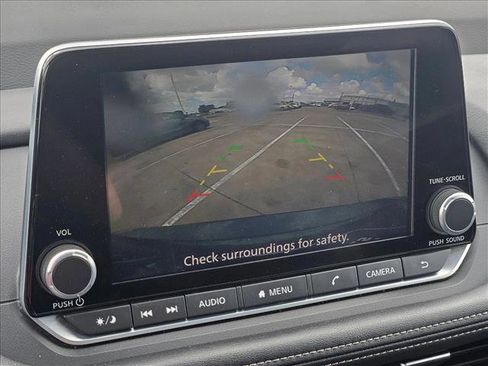 Used 2025 Nissan Rogue SV image 11