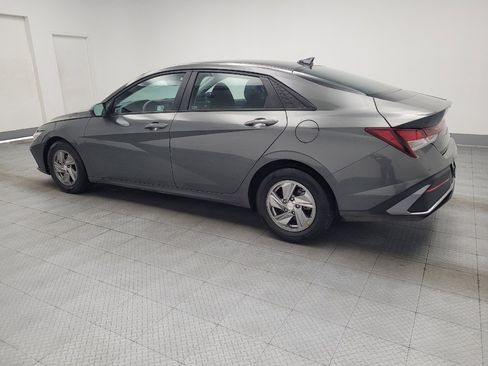 Used 2025 Hyundai Elantra SE FWD image 3