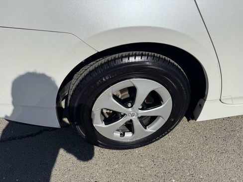 Used 2012 Toyota Prius Three w/ Solar Roof Pkg image 36