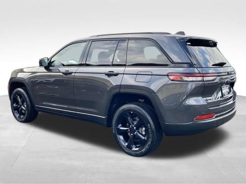 New 2025 Jeep Grand Cherokee Altitude image 5
