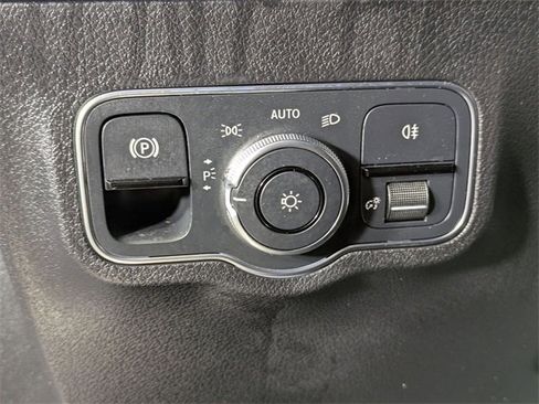 Used 2023 Mercedes-Benz EQB 300 4MATIC image 13