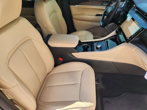 New 2026 Jeep Grand Cherokee L Limited w/ Luxury Tech Group II image 13