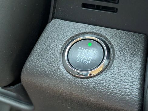 Used 2018 Ford Expedition XLT w/ Equipment Group 201A RWD image 17