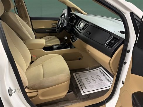 Used 2018 Kia Sedona LX image 17