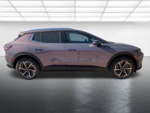 New 2026 Chevrolet Equinox EV LT image 30