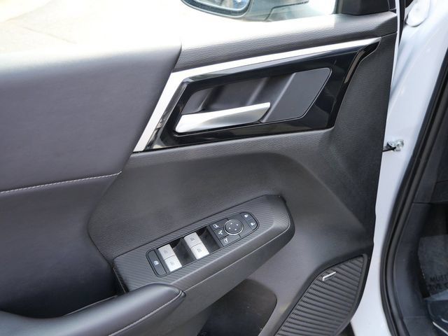 Used 2025 Mitsubishi Outlander AWD image 15