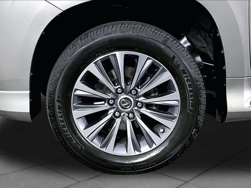 Used 2022 Lexus GX 460 Luxury w/ Accessory Package AWD/4WD image 10