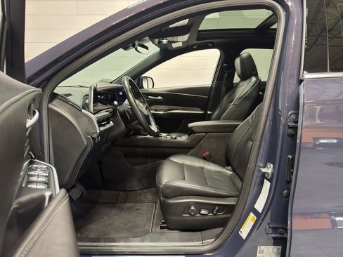 Used 2025 Cadillac XT4 Premium Luxury AWD/4WD image 14
