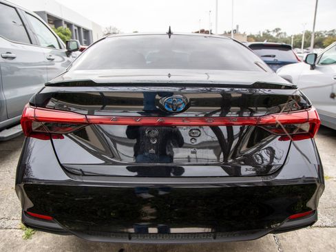 Used 2022 Toyota Avalon XSE image 9