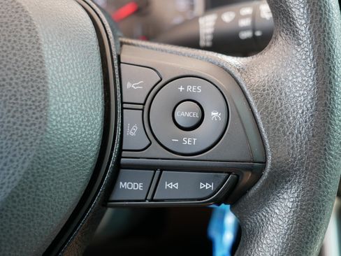 Used 2021 Toyota RAV4 LE AWD/4WD image 29