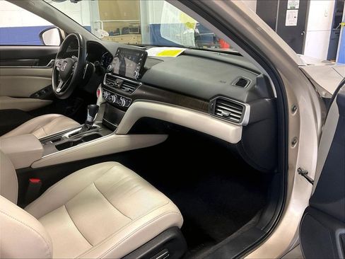 Used 2018 Honda Accord Touring image 13