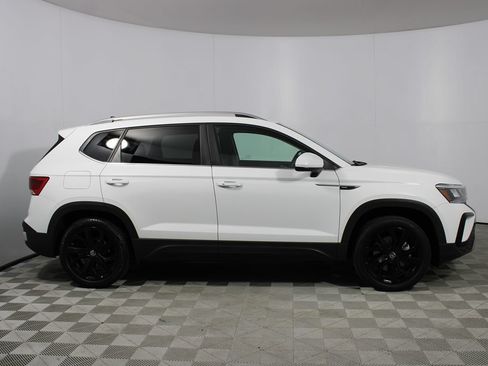 Used 2022 Volkswagen Taos SE FWD image 34