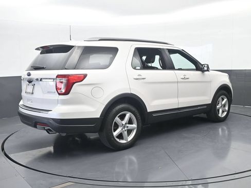 Used 2018 Ford Explorer XLT w/ Equipment Group 202A FWD image 6