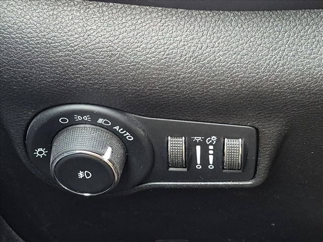 Used 2022 Jeep Compass Latitude w/ Sun and Sound Group AWD/4WD image 11