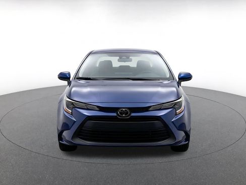 Used 2025 Toyota Corolla LE FWD image 2