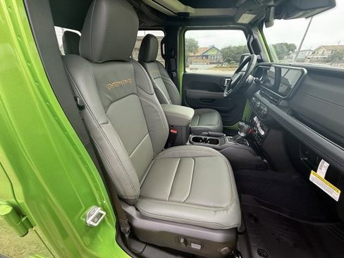 New 2025 Jeep Gladiator Mojave image 11