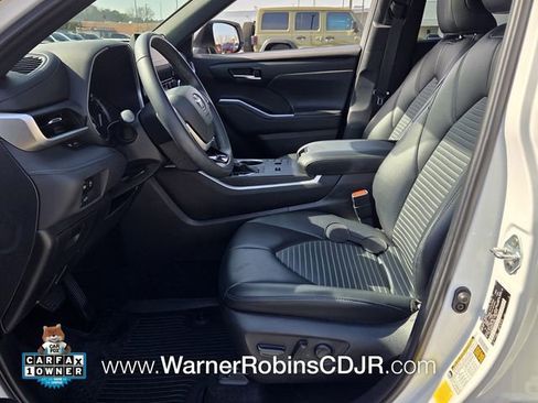 Used 2024 Toyota Highlander XSE image 5