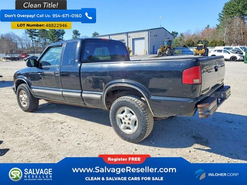 Used 2001 Chevrolet S10 Pickup LS w/ Preferred Equipment Group AWD/4WD image 3