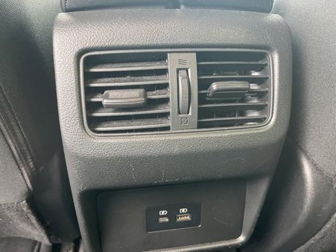 Used 2023 Nissan Rogue SV image 16