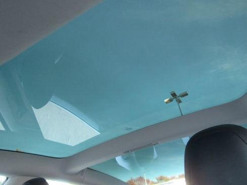 Used 2019 Tesla Model 3 Standard Range image 7