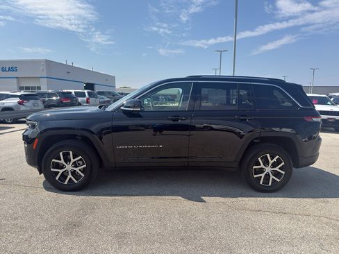 Used 2024 Jeep Grand Cherokee Limited AWD/4WD image 6