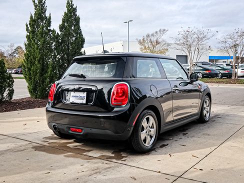 Used 2019 MINI Cooper 2-Door Hardtop image 10
