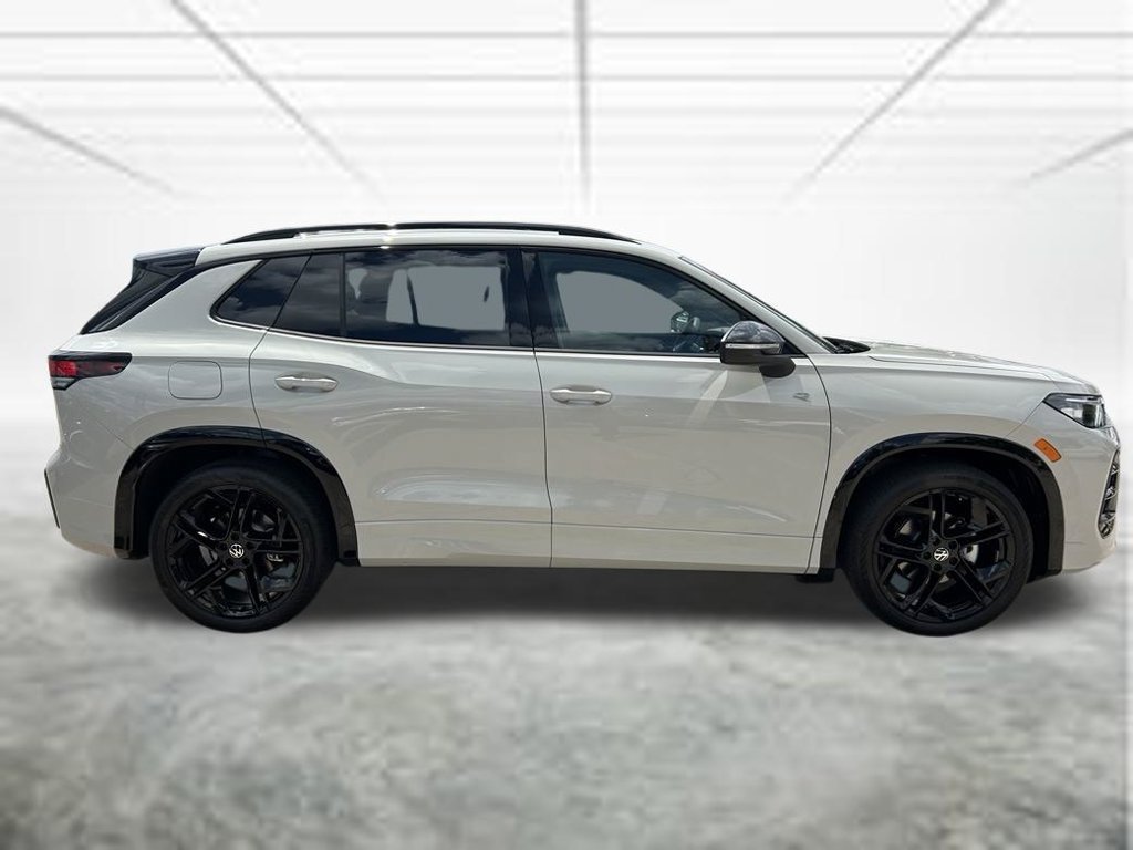 New 2026 Volkswagen Tiguan SE R-Line FWD image 7