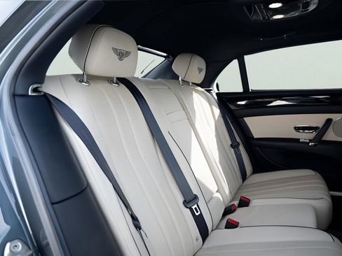 Used 2016 Bentley Flying Spur V8 image 39