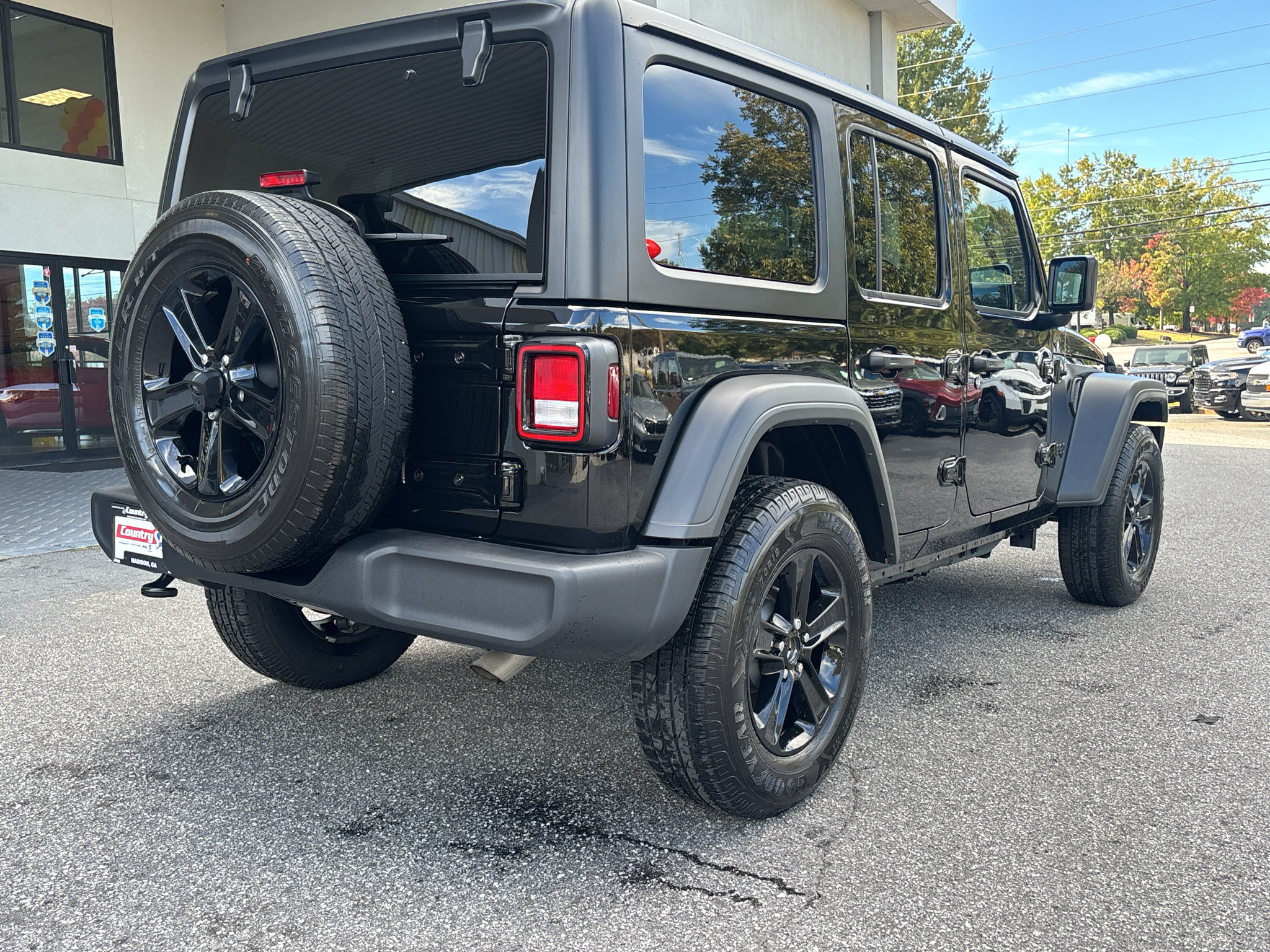 Used 2023 Jeep Wrangler Unlimited Sport AWD/4WD image 5