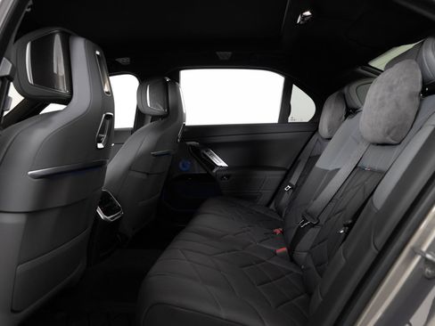 Used 2023 BMW i7 xDrive60 AWD/4WD image 18