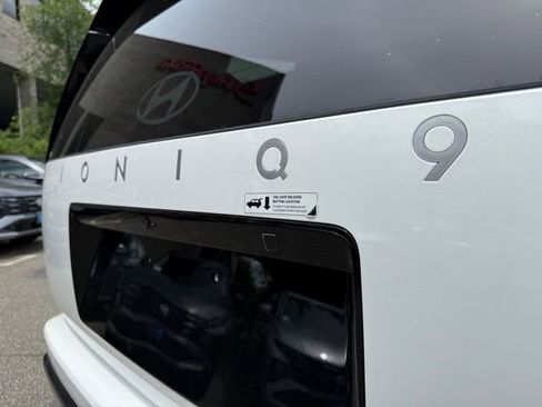 New 2026 Hyundai Ioniq 9 SEL image 8