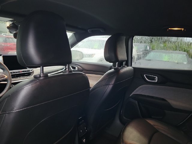 Used 2024 Jeep Compass Latitude AWD/4WD image 13