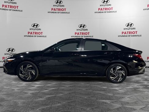 New 2025 Hyundai Elantra Limited image 3